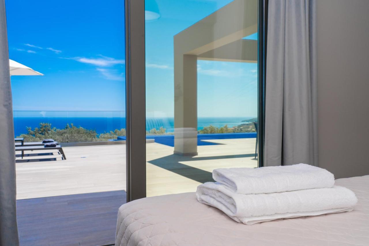 Villa Shades Of Blue Trapezaki  Buitenkant foto